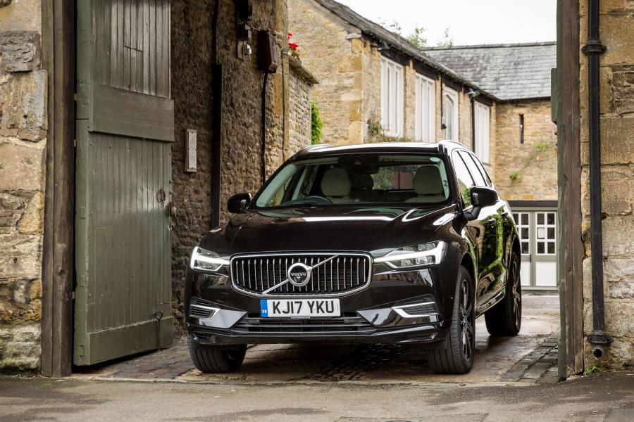  Volvo XC60 T8 Inscription 2017 года  (UK) (фото 37 из 40)